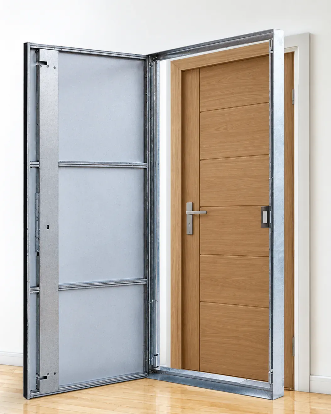 Interior de acero galvanizado de una puerta de seguridad, con refuerzos horizontales y verticales